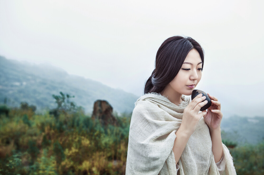 刘珂矣《南山·集》写真 诠释古朴采菊人