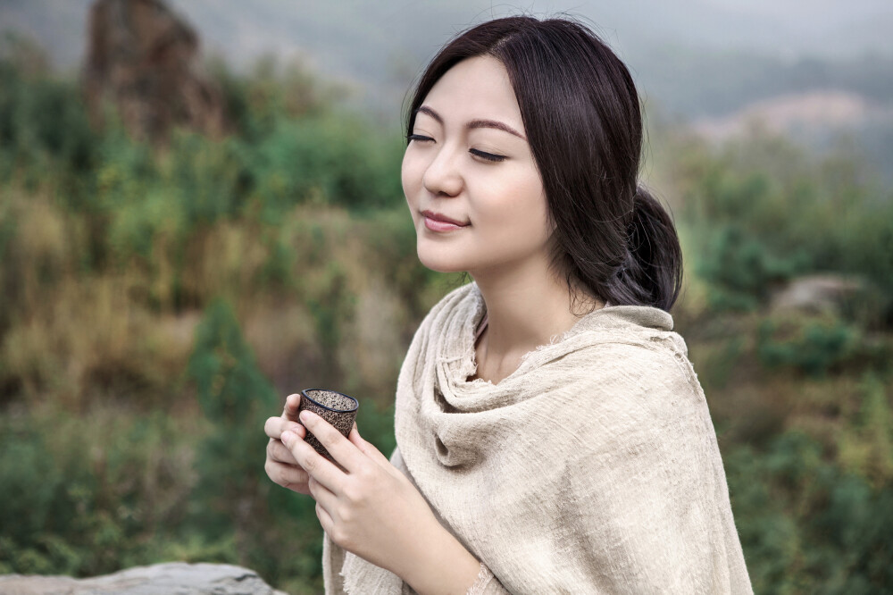 刘珂矣《南山·集》写真 诠释古朴采菊人