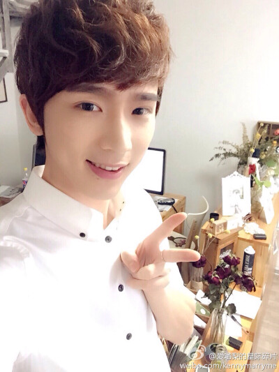 沈煜伦：#Kenneth Twinkling柯恩世家# 你以为哥会晚上才更博，你以为哥这个点儿还在睡，你以为哥懒到不行，那你就错了，我比摄影师早到了，开拍咯！[酷][酷][酷]