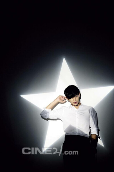 金秀贤（김수현，1988年2月16日—），韩国男演员，名字含意为“出类拔萃之（秀），明智聪慧之（贤）”。