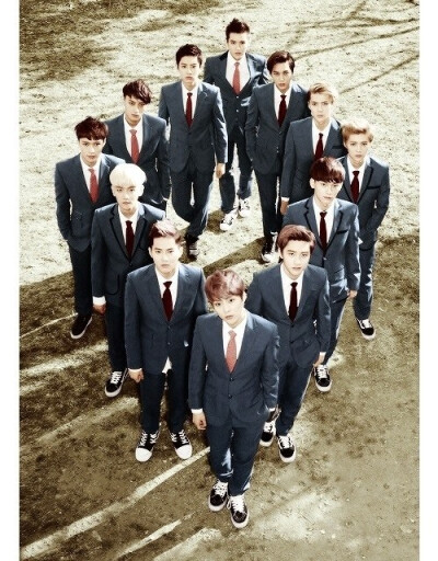 EXO（朝鲜语：엑소），韩国SM Entertainment公司在2012年推出的男子团体，成员人数12位，分别为金珉硕、金俊勉、张艺兴、边伯贤、金钟大、朴灿烈、都暻秀、黄子韬、金钟仁和吴世勋（按年龄降序排列）。成员分成EXO-K…