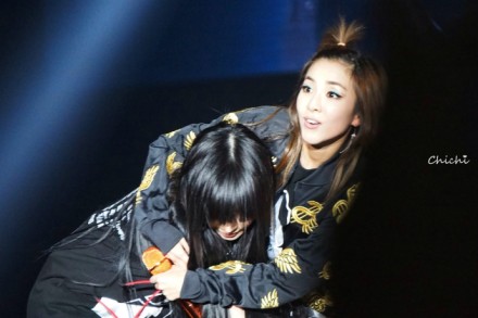 双朴 朴春 朴山多拉 Bom Sandara 2NE1