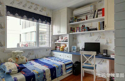 小卧室，有飘窗做床，还有书柜
