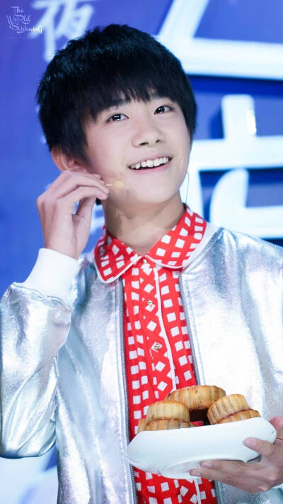 #发着光的少年#1128易烊千玺生日快乐# 经不住似水流年，逃不过此间少年。