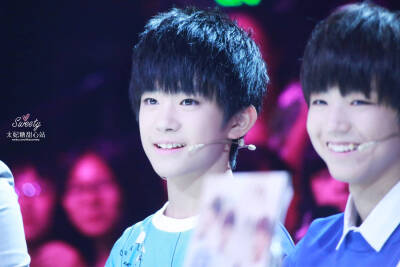 易烊千玺 tfboys易烊千玺