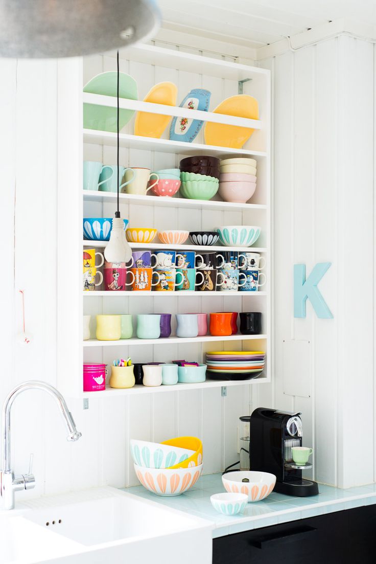 Kitchen shelf styling