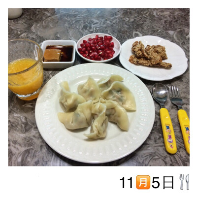 鲜虾蒸饺＋香酥鱼骨＋豆腐乳＋石榴＋橙汁