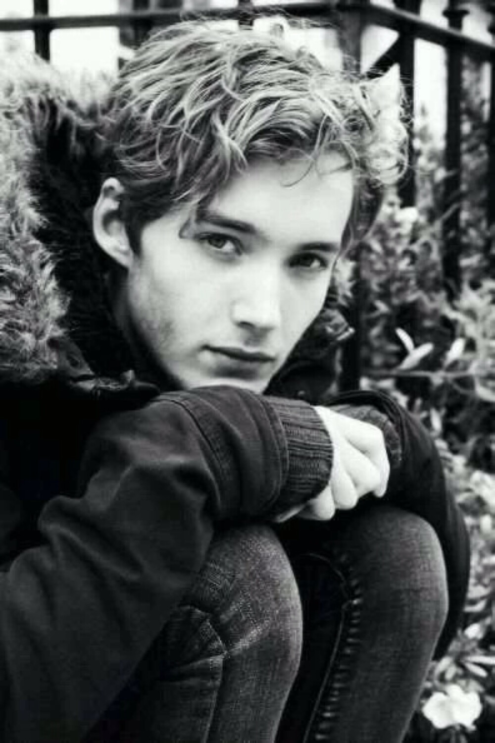 Toby Regbo 1991.10.18 硬照很吃亏 动态画面里金发碧眼帅很多