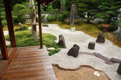 東福寺霊雲院臥雲の庭