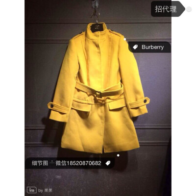 750 上新Burberry™越南代工 出口意大利的订单☀️☀️☀️明亮的太阳黄 这个色出人意料的好看 上身很称人✨面料很软绝不扎人  立领设计 记得配一条B家羊绒围巾 S-XL 包装全面升级 配上海关贴和二维码贴纸直接扫…