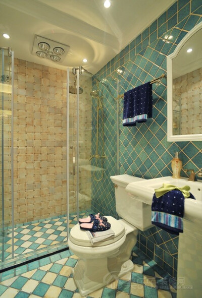 喜欢这种水青色的浴室，可以没有很大的空间，也可以没有高贵奢华的浴缸，没有白色那样冷淡，没有粉色那样的俗耐，就只是这样，清新，自然，很舒适。