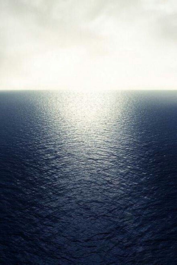 再看一遍 蓝色流连的湖面 这想念 足够跨过天边。。。