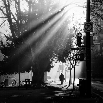 我总是一个人在等另一个人