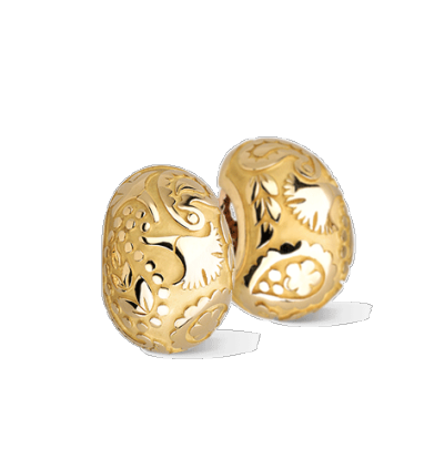 AQUA 耳环 黄金耳环 水，是生命的象征，也是纵横于西班牙各个角落的溪流与清泉的馈赠。精湛细腻的微雕技艺，不对称与蜿蜒的设计，使该系列成为品牌的形象标签。