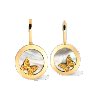 BAILE DE MARIPOSAS 耳环 系列 BAILE DE MARIPOSAS 黄金镶珍珠母贝耳环 自然，灵动，浪漫，典雅。纯粹的外形充满女人味，仿佛一支魔幻舞蹈，摇曳生姿。