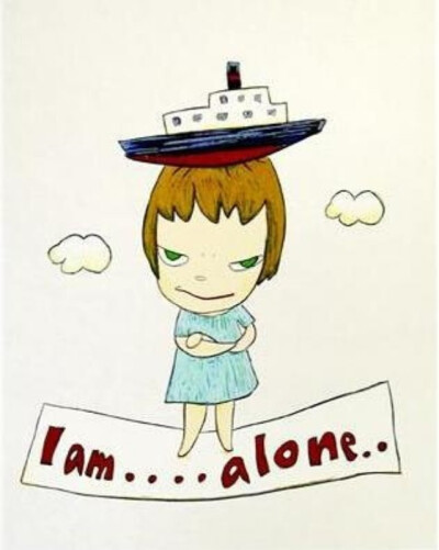 图为日本艺术家奈良美智的作品《I AM ALONE》（《我一个人》）。画中的主角有孩子气的脸孩子气的身躯，却没有普通孩子的表情。神态与标语正好相反，仿佛在说“我并不孤独”（I am alone but I am not lonely）。在和…