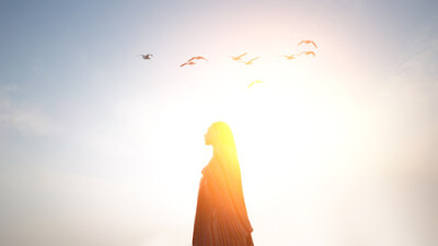 一个人静静的坐着 暂时不想再理任何事 只想静静