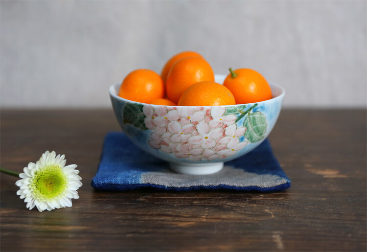 绣球小碗，精致而实用。