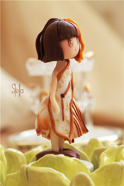 以达利的名作 永恒的时间为灵感设计的娃娃，，，名画第五弹，， 软陶时装娃娃，， 清新柔美的裙摆，，，晕染感自己很喜欢