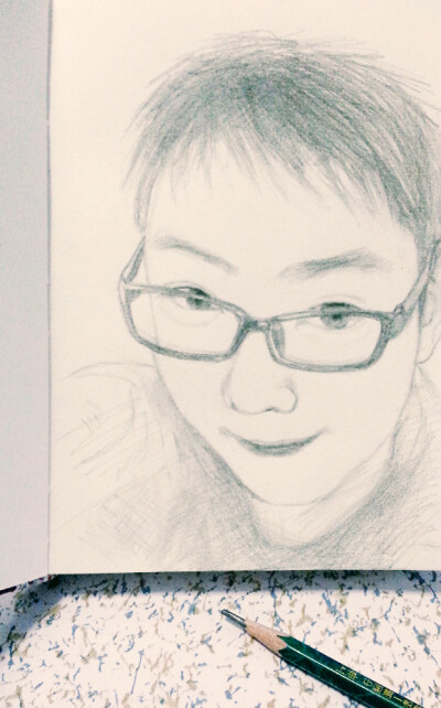 #微笑挑战#中萌萌而腼腆的笑脸。