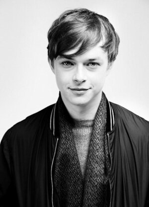 Dane DeHaan      戴涵涵发际线现在虽然让人担忧但我会依旧看你的电影的~恩.