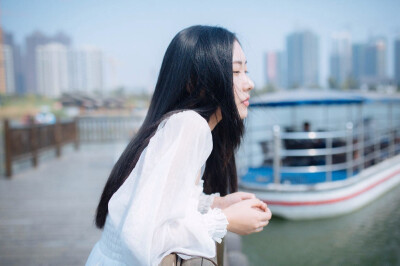 蒹葭苍苍，白露为霜。