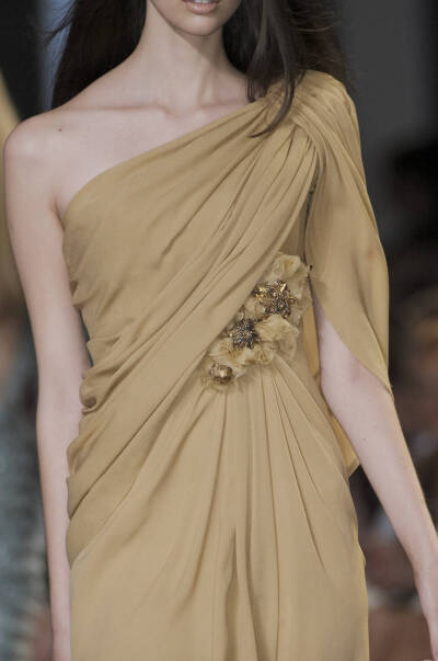 Elie Saab Couture Fall 2010 服装 细节 t台秀场 时尚女装（新浪微博@Frigaciak）