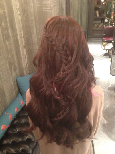 更多发型可以关注我微博：发型设计师-少强