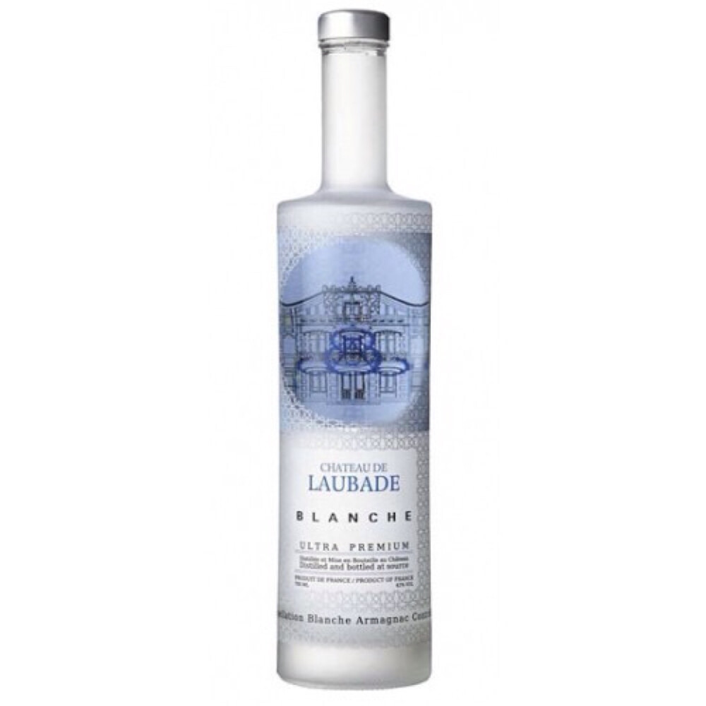 Chateau Laubade Blanche（朗巴德白雅文邑）Blache Armagnac 是近年来雅文邑产区新增的一个法定 AOC，是 100% 不经陈年的白色蒸馏烈酒，原料则是雅文邑产区的法定葡萄。和其它白色烈酒的区别有两个：一，它经过一次蒸馏后酒精含量只在 55% 左右，酒中残留的风味物质非常多，风格突出，比伏特加之类的白色烈酒有更多风味；二，每年不同酒庄生产的白雅文邑要先取样送往雅文邑行业管理局，又烈酒专家团进行一次盲品测试，只有在新鲜度、复杂度、花果香气均达到标准的，才批准装瓶出售。它可以用来调酒，也可以净饮。