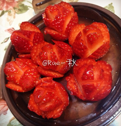 rae-秋做的玫瑰形草莓 diy