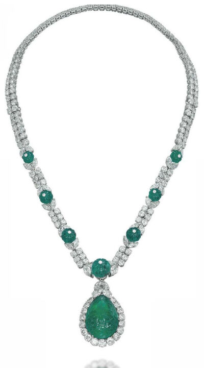 AN EMERALD AND DIAMOND NECKLACE, BY VAN CLEEF &amp;amp; ARPELS