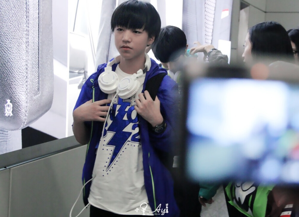 TFBOYS 王俊凯 Karry Wang 140416 北京首都机场 图cr: 怪_Ayi