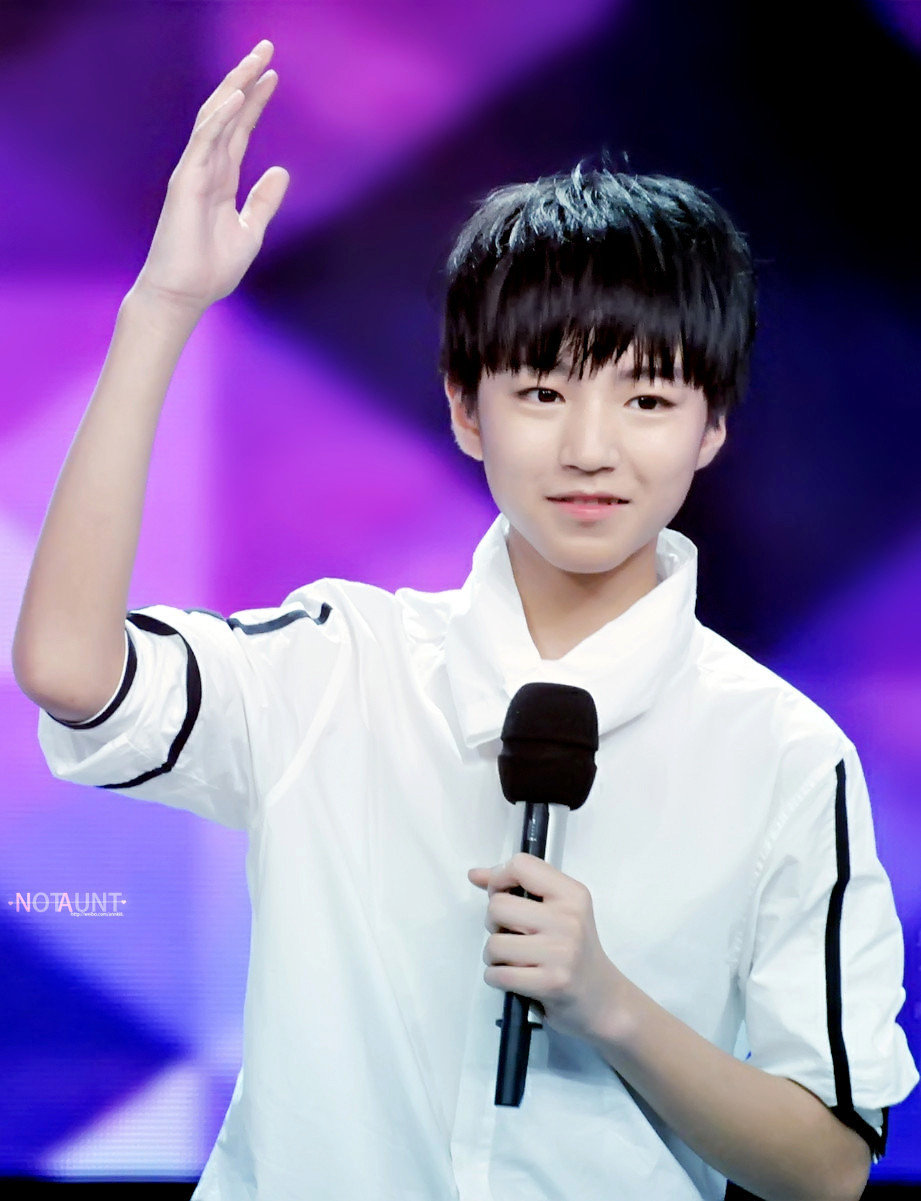 TFBOYS 王俊凯 Karry Wang 140520 快本录制 敲可爱~