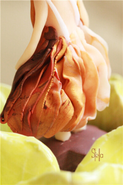 达利名画 永恒的时间 为灵感制作的娃娃，，，自己很喜欢的渐变裙摆质感 清新浪漫，，，软陶时装娃娃