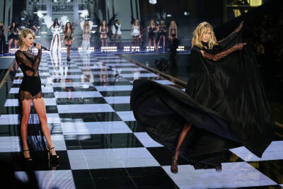 维多利亚的秘密2014 Karlie Kloss For Victoria's Secret Fashion Show 主题:Angel Ball天使舞会（新浪微博@karlie吧）