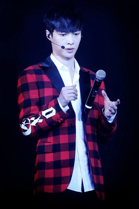 EXO 张艺兴 LAY