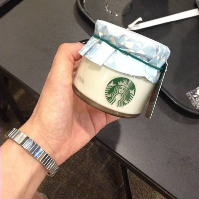 Starbucks韩国星巴克推出的酸奶，瓶子好可爱，好好吃的样子