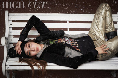 于今天发行的 High Cut Vol.90，杂志中少女时代的Tiffany ！ 在官方公开的画报中，Tiffany 为了迎接冬天的来临，穿上碎花搭配皮草，呈现出相当保暖的感觉。