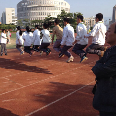 看(⊙o⊙)……我们乘坐着魔法飞行器