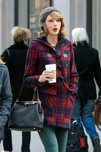 萌萌哒的表情啊 taylor swift街拍