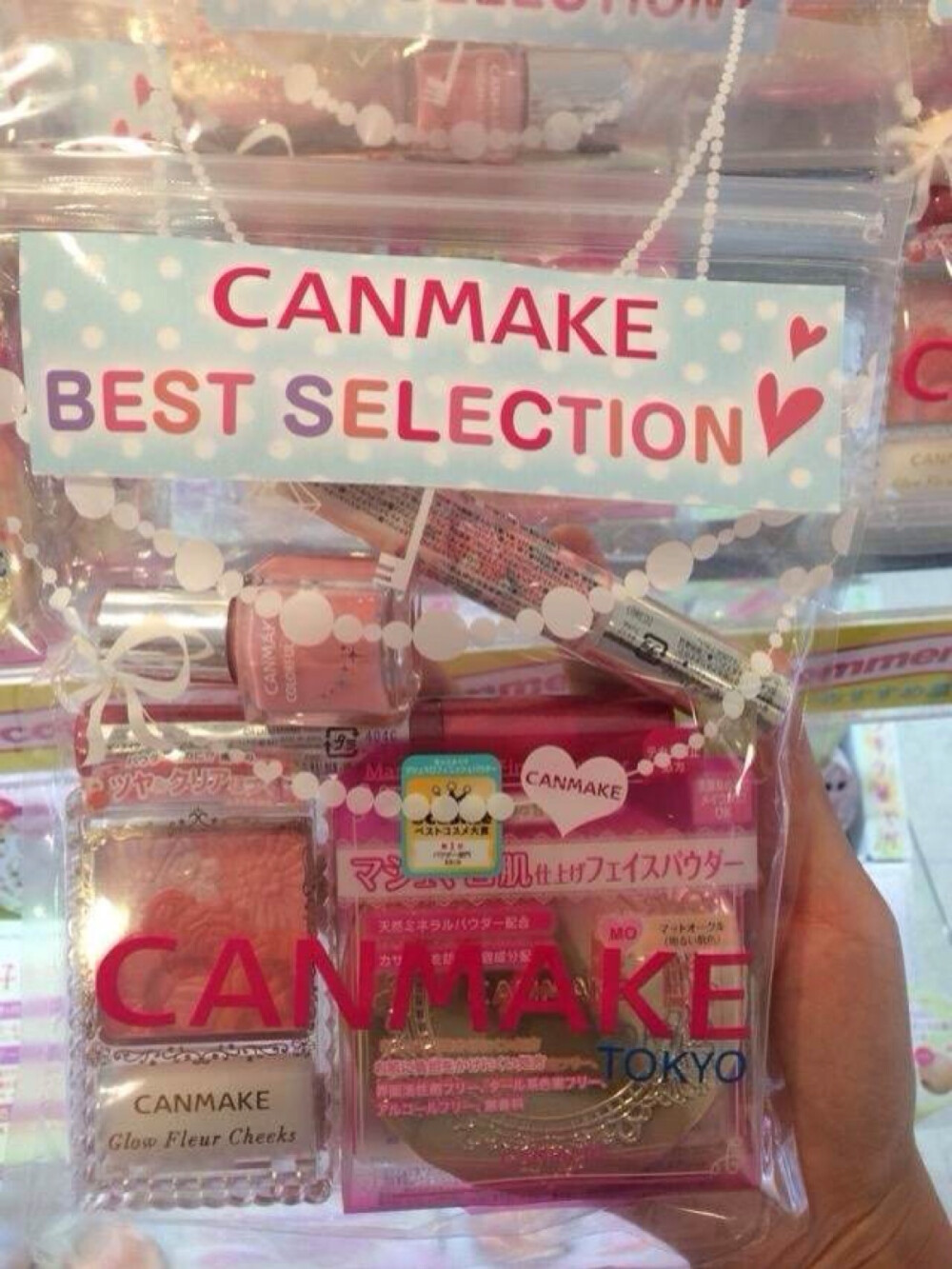 【日代正品】canmake的福袋目前还有四套 这段时间都快把它遗忘了……棉花糖粉饼（MO明亮色）+花瓣腮红02号+嫩粉指甲油+睫毛增长液+uv唇膏防晒唇膏 (3号色或5号色)5⃣件套❗️算是把它家明星产品全塞进去了 限量限时的哈 喜爱它家东东的伙伴们得抓紧入手