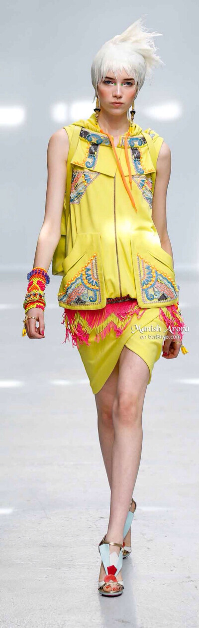 定格在华服霓裳之Manish Arora Spring 2014！