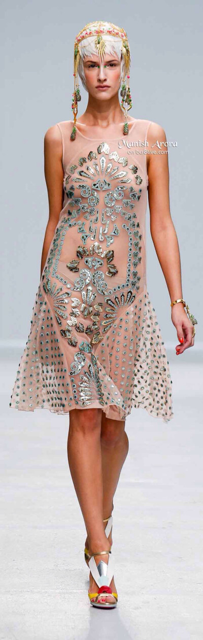 定格在华服霓裳之Manish Arora Spring 2014！