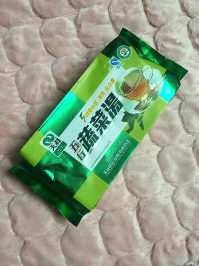 这个蔬菜汤包给妈妈带去的天冷了抵抗力下降这个食补还不错。 分量足材料丰富清爽的口感没有负担，上面营养介绍也很清楚呢。