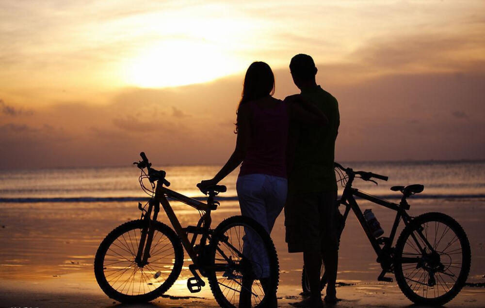 情侣骑单车图片唯美图片