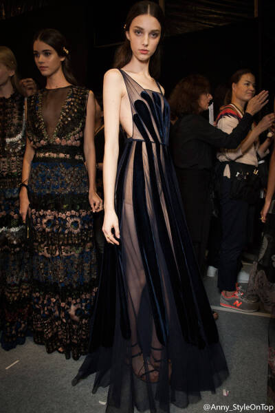 Backstage. Valentino S/S 2015 后台，仙女的群居地