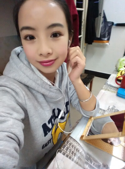 心血来潮学了下化妆，，，应该还好吧