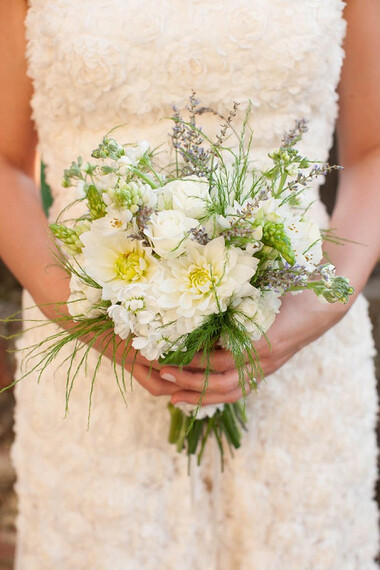 小清新风格的新娘手捧花