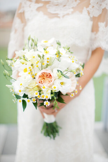 小清新风格的新娘手捧花