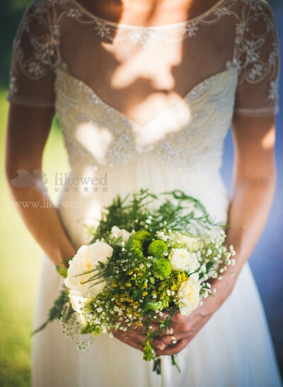 小清新风格的新娘手捧花